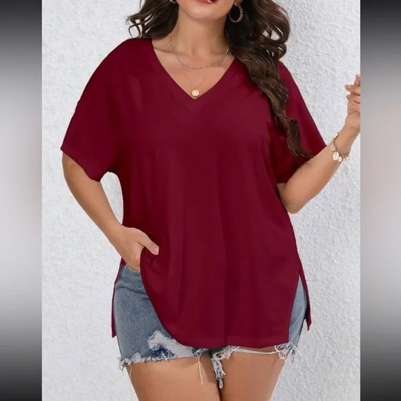 Plus size V neck split hem tee